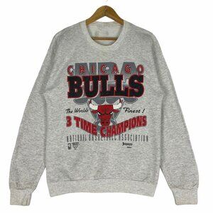 Vintage Chicago Bulls Sweatshirt, Retro NBA Basketball Chicago Bulls Shirt Tee